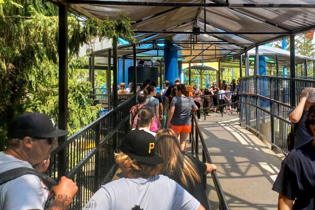 Amusement park line 