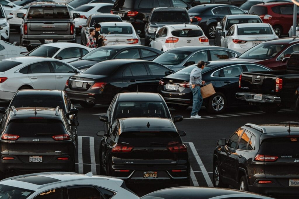 Blue anti-loitering lights and high-frequency sounds