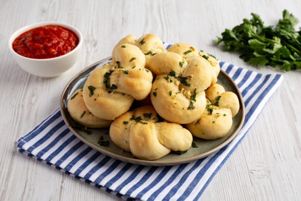 Bringing strong-smelling food