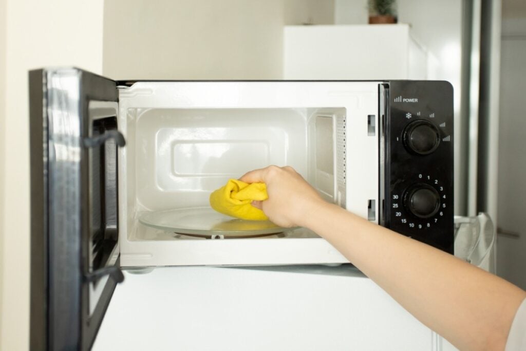 Cleaning inside the microwave