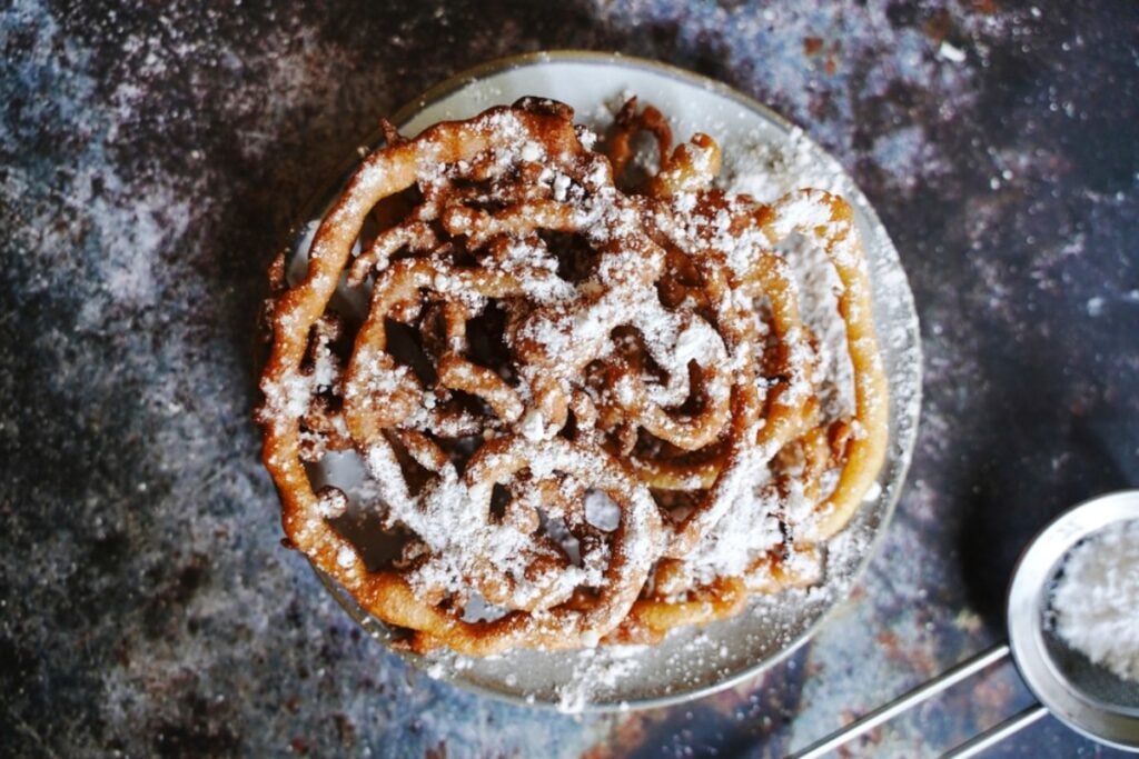 Funnel Cakes Dusting
