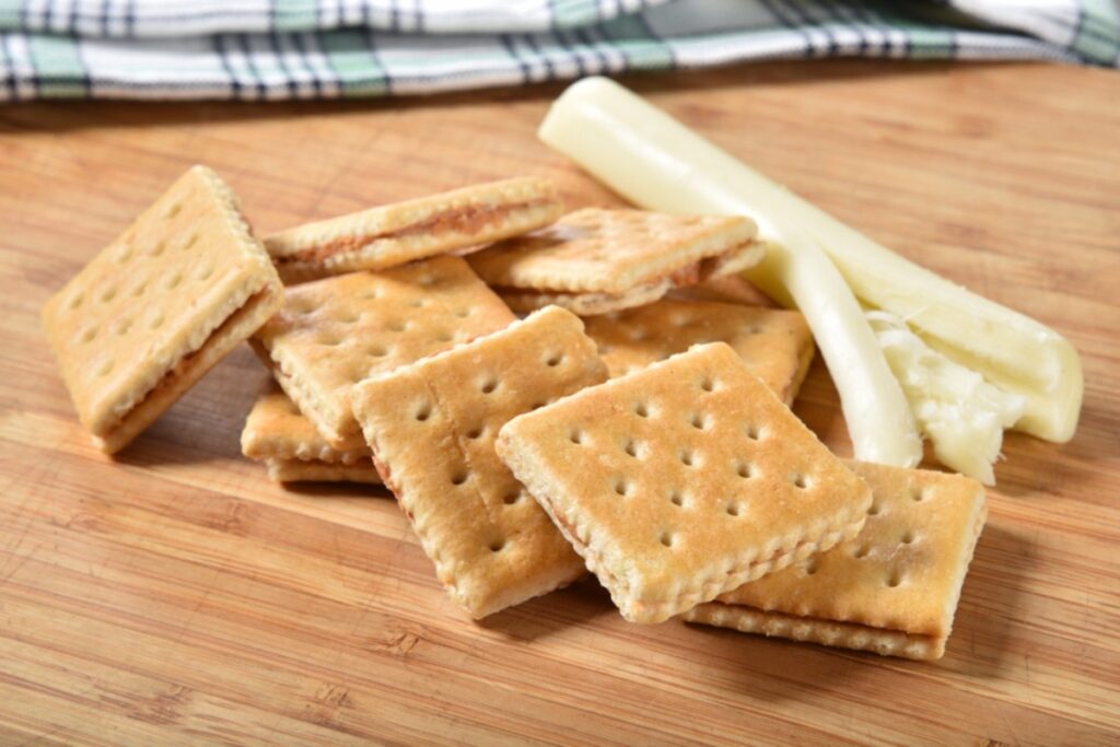 Graham Crackers with String Cheese