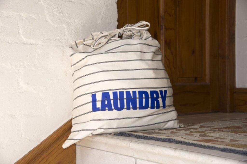 Laundry bag for dirty clothes