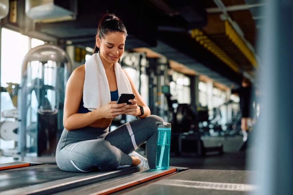 Showing off vague gym attendance without progress