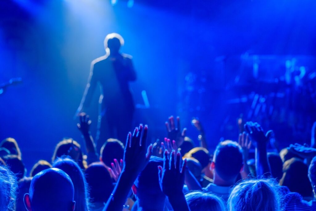 Throwing random objects on stage