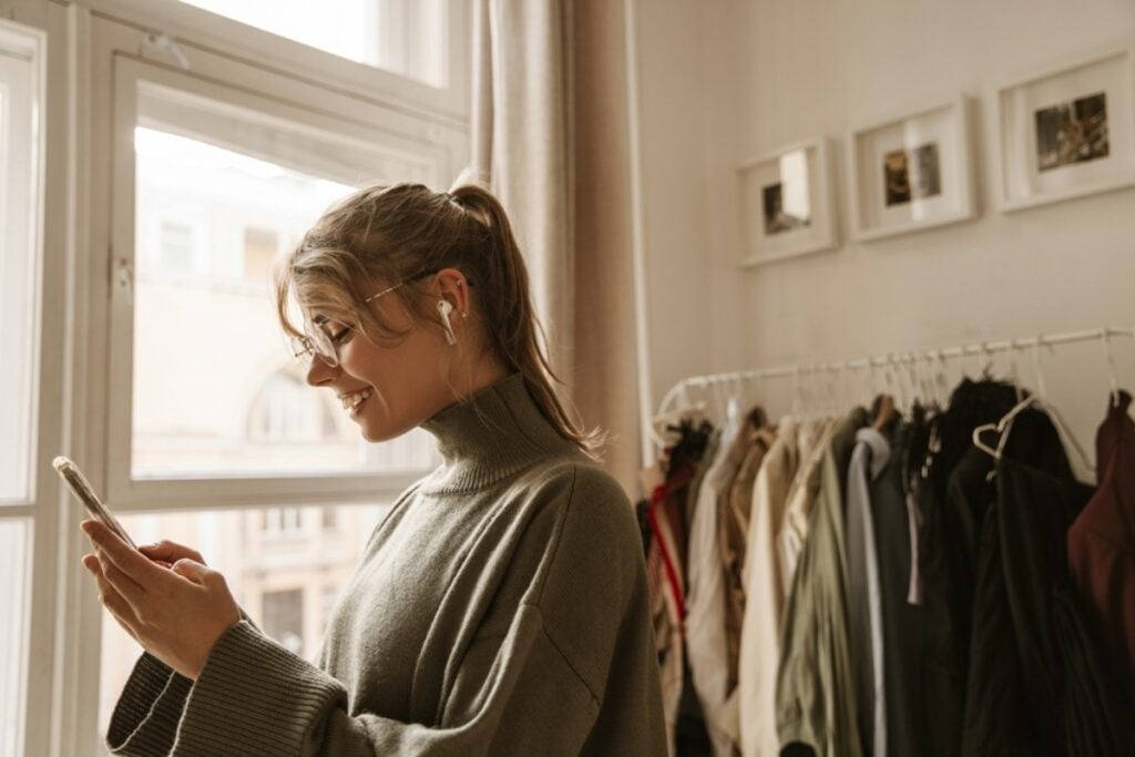 Using your phone’s calculator to tally discounts and taxes