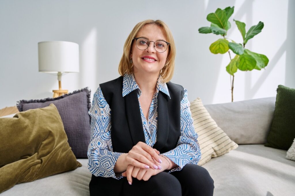 10 Habits That Help Break Free From Middle-Class Limits With Simple Everyday Changes