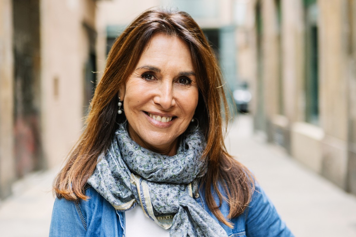 15 Modern Trends Women Over 50 Secretly Love (And A Few They’ll Never Understand) – A Fun Guide To Style And Attitude