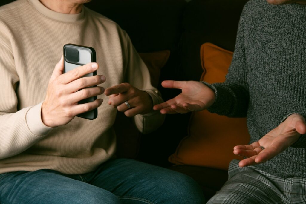 Accuse your friends of prank notifications like a detective in a comedy show