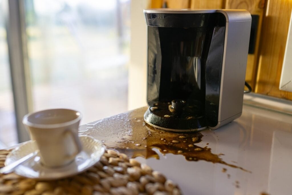 Leaving coffee splatters all over the counter