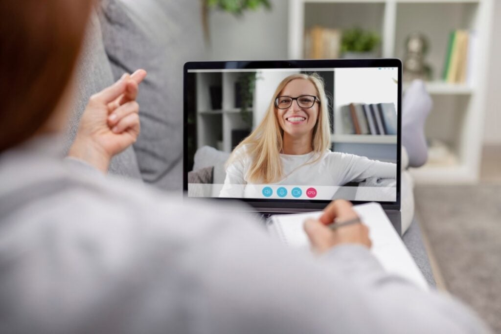 Mouthing Did you see that to invisible coworkers