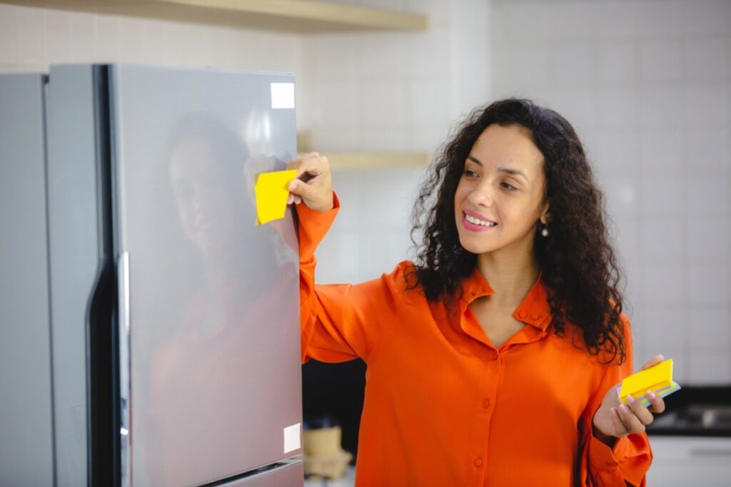 Passive-aggressive sticky notes about cleaning up