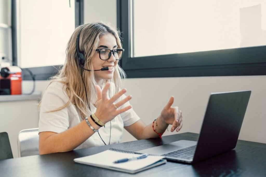 Quickly fixing a messy background with the power of blur mode