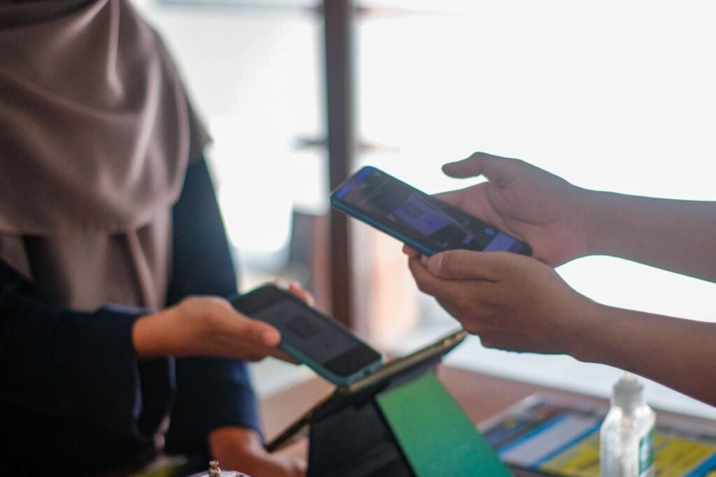 Using phones at checkout instead of preparing payment