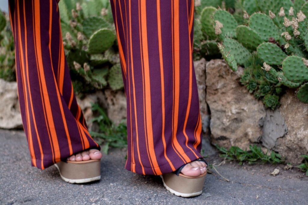 Wide-leg trousers in fluid fabrics