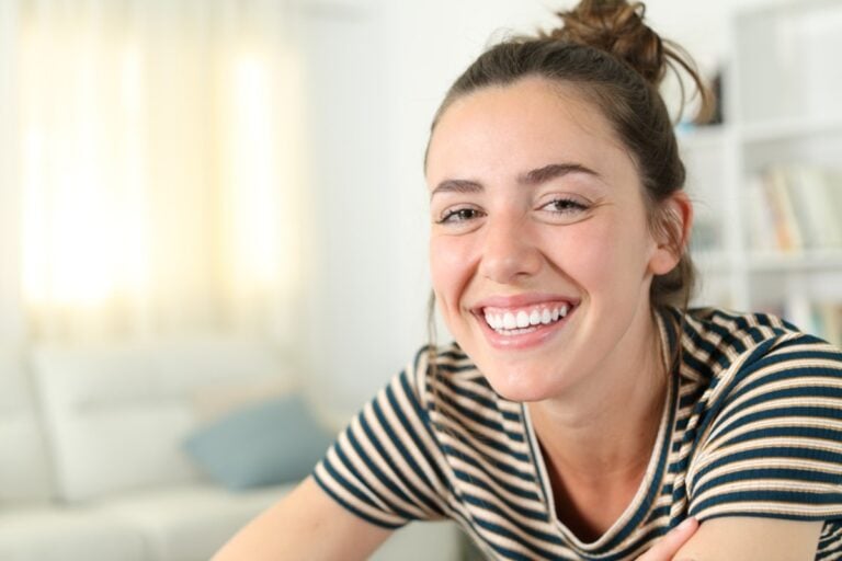 10 House Etiquette Rules Women Over 40 Always Follow That Make Every Visit Perfect!