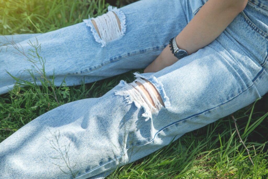 Flouting ‘No ripped jeans’—pairing edgy denim with elegance!