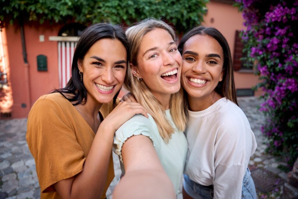 Friendship Red Flags Women Over 40 Don’t Ignore Anymore That Empower Stronger Bonds