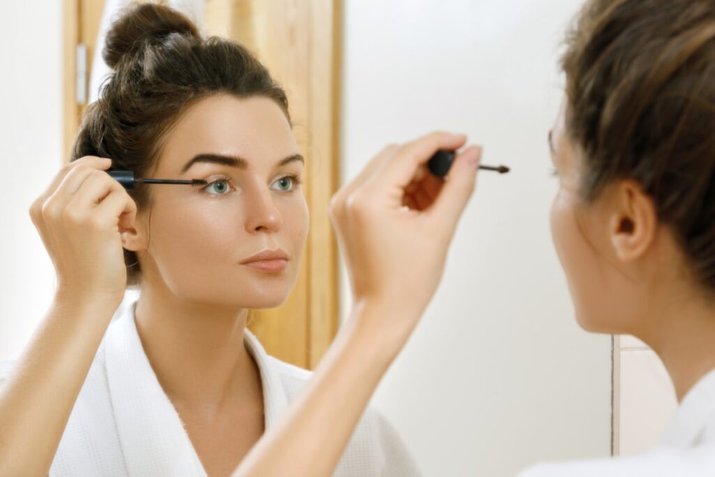 Natural-looking brow gels