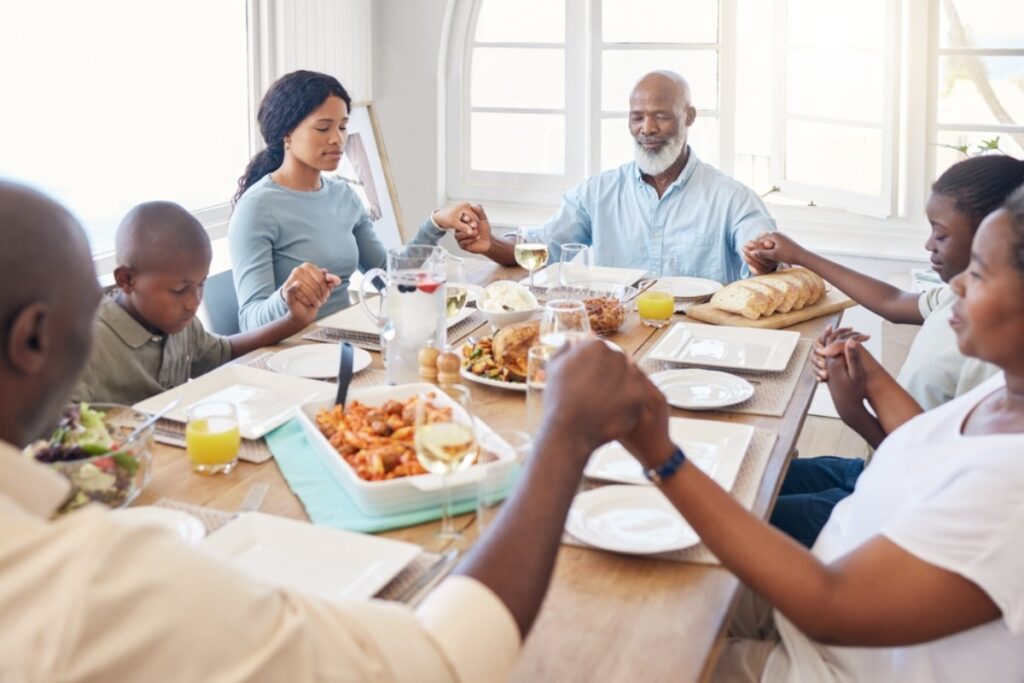 Saying a gratitude circle before eating