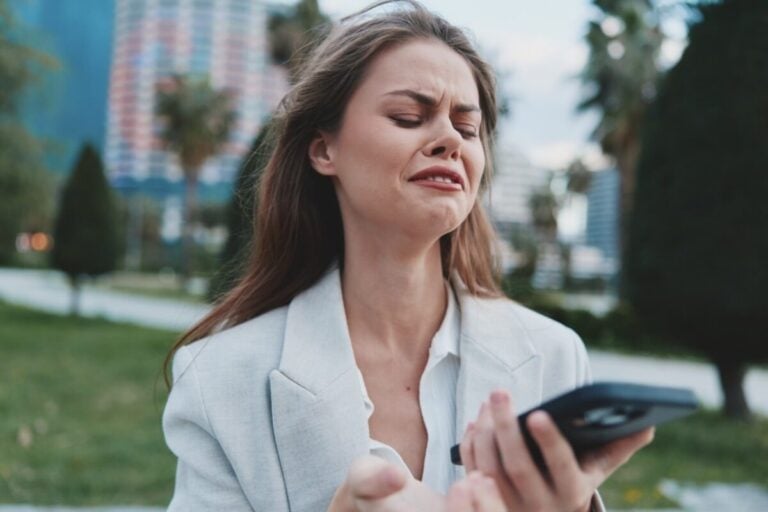 8 Behaviors That Quietly Signal a Lack of Emotional Maturity