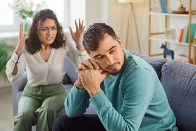 8 Signs a Man Avoids Emotional Responsibility in Relationships