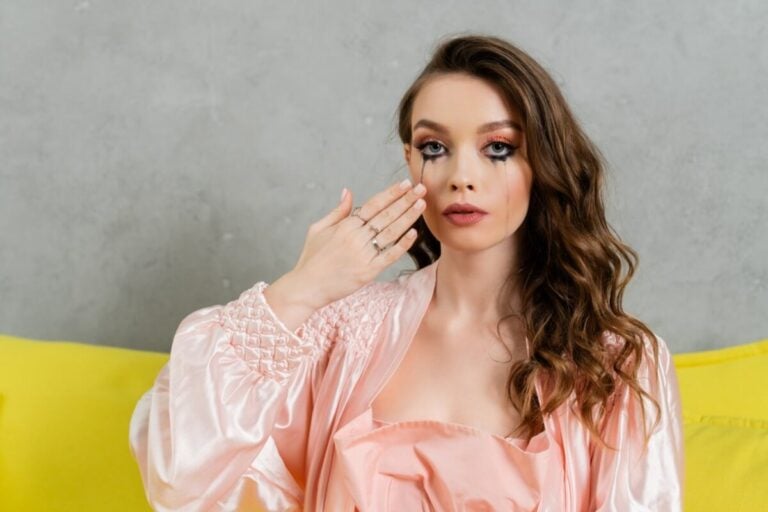 If Someone Always Plays the Victim, You’ll Notice These 9 Patterns