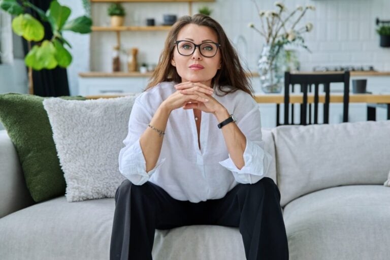 Women With Strong Boundaries Instantly Notice These 8 Red Flags