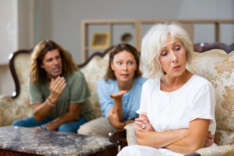 9 Everyday Behaviors That Quietly Annoy Almost Everyone Around You