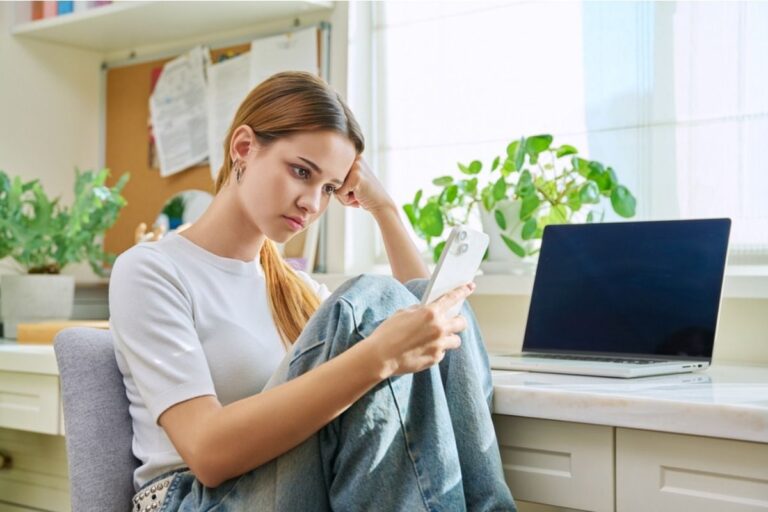 I Blocked My Dad and Cut Off All Contact Because of His Girlfriend and Now Everything Has Exploded