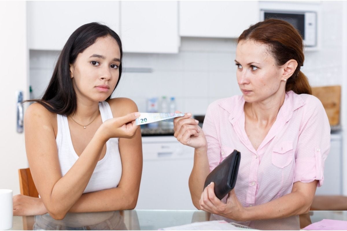 I Blocked My Sister After She Gifted Me Money for My Wedding and Then Asked for It Back