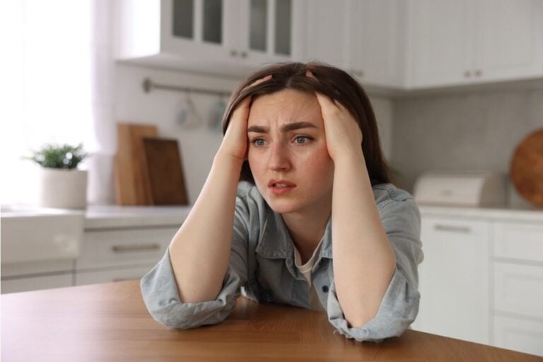 Woman Refuses to Attend Her Sister’s Child-Free Wedding After She Excluded Her Kids, Now Her Family Says She’s Making It All About Herself