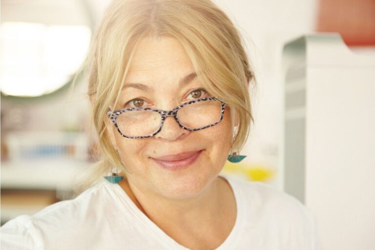 Aging Adults Share How Being Overlooked Starts Subtly and Grows Over Time, Leaving Many Questioning Their Place