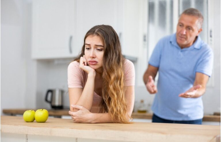 Family Tensions Rise After One Woman Chooses to Cut Off Her Father and His Affair Family
