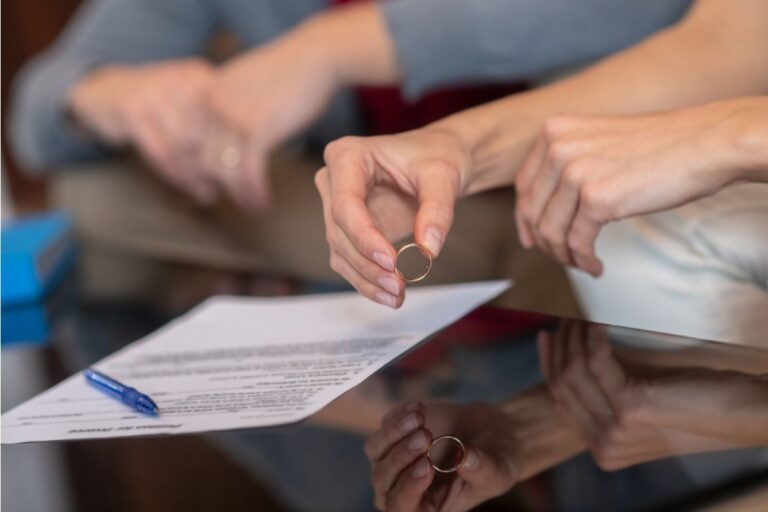 Parenting and Marriage Tested One Mom Says She Finally Filed for Divorce When Her Last Child Moved Out, Claiming 'I Couldn't Keep Living Like This'