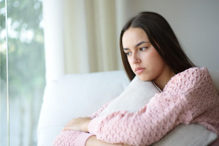 Woman Says Her Mom Is Leaving Her Dad After 40 Years for Someone Else, Now She Admits “I’m Angry and Don’t Know How to Feel”